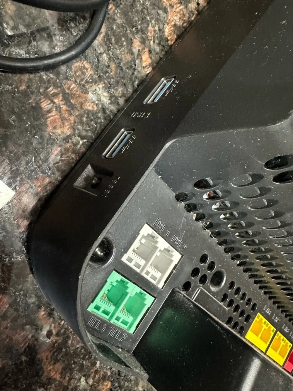 Bell 3000 Black Modem Router with Power Adapter - Picture 3 of 3